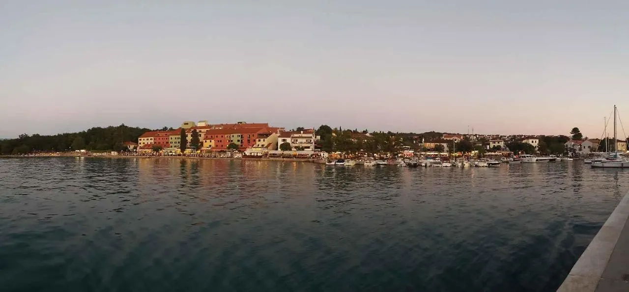 Apartment In Njivice/Insel Krk 34619  ニヴィーチェ